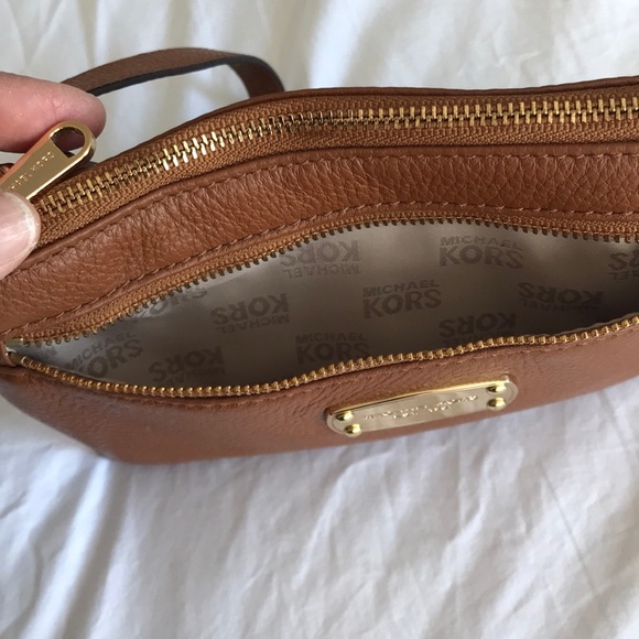 MICHAEL KORS WRISTLET PURSE - Picture 7 of 9